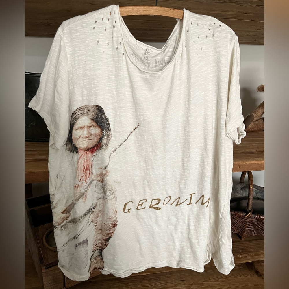 Magnolia Pearl White Graphic Short Sleeve Tee with Red Accents - Picture 2 of 8